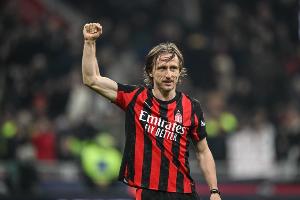 罗体:莫德里奇本周内与米兰完成续约,税后年薪350万欧+奖金