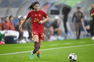 津媒:中国U20女足冒雨训练,将与朝鲜队进行三场教学赛