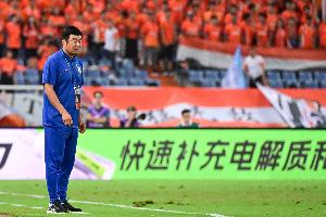 一年前上任!韩鹏共带领泰山踢了34场中超,战绩为17胜7平10负