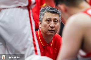 媒体人:没球星就别想打巨星球 内外脱节1人打4个人看真该改一改