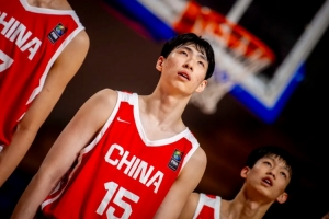 可圈可点!李俊贤表现强硬 全场10中6贡献15分12板3帽