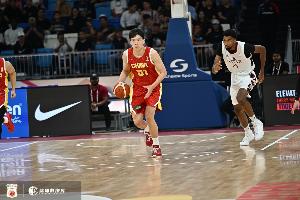 中国青年报:中国男篮拿下关键一战 杨瀚森的球权明显提升