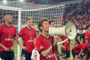 韦世豪喊话:球员+球迷才能发挥全部力量,下轮把冠军带回成都