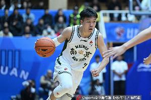 四川男篮更新国内球员注册信息:球队以1年C类合同认领了黄荣奇