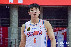 四川新增注册6人:洪辛C类合同续约一年 两名新秀签下A2类合同