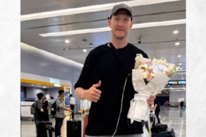 宁波男篮晒接机视频:大外援罗兰茨·史密茨抵达宁波