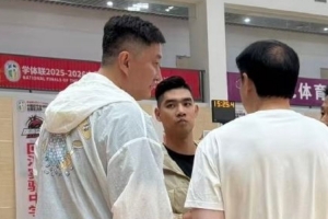 媒体人:广东男篮总教练杜锋现身福州观战初中篮球联赛全国总决赛