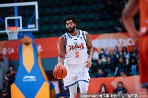 媒体人:新疆男篮倾向与上赛季外援劳森续约 但也预备了应急预案