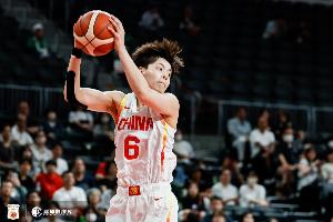 明显受伤病影响!杨舒予不敢发力 首节2中1拿3分