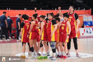 苏群:王思雨战术犯规被吹违体值得商榷 主要是队友没及时犯规