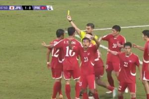 一人因抗议染黄!朝鲜U23错失绝平良机,集体抗议日本球员手球