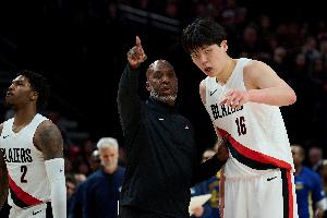 卡马拉:外界低估了上赛季教练变故的影响 我们始终相互支持