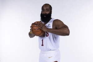 有牌面!NBA官方晒哈登定妆照:大胡子 第18个赛季!