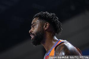 拉塞尔半场13中3!媒体人:CBA水平不高 但没很多人想得那么好打