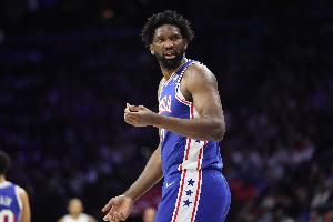 恩比德:我觉得今年我会重新入选最佳防守阵容 就像以前那样