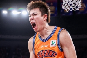 张镇麟入选本轮最佳阵 媒体人:感觉张镇麟今年可以试试争一下MVP