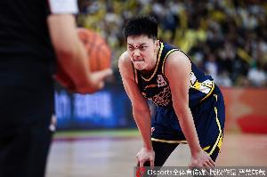 差距明显!广东首节全队三分6投1中 广厦10投6中&命中率达60%