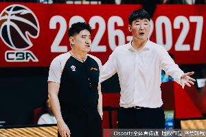 这打的啥啊!深圳半场仅拿29分&无人上双 三分球合计12中1